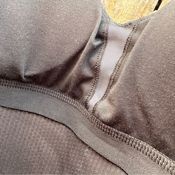 Lululemon Wrap It Up Tank in Jazzy White Gator Green / Gator Green Sz 6 - Picture 9 of 11